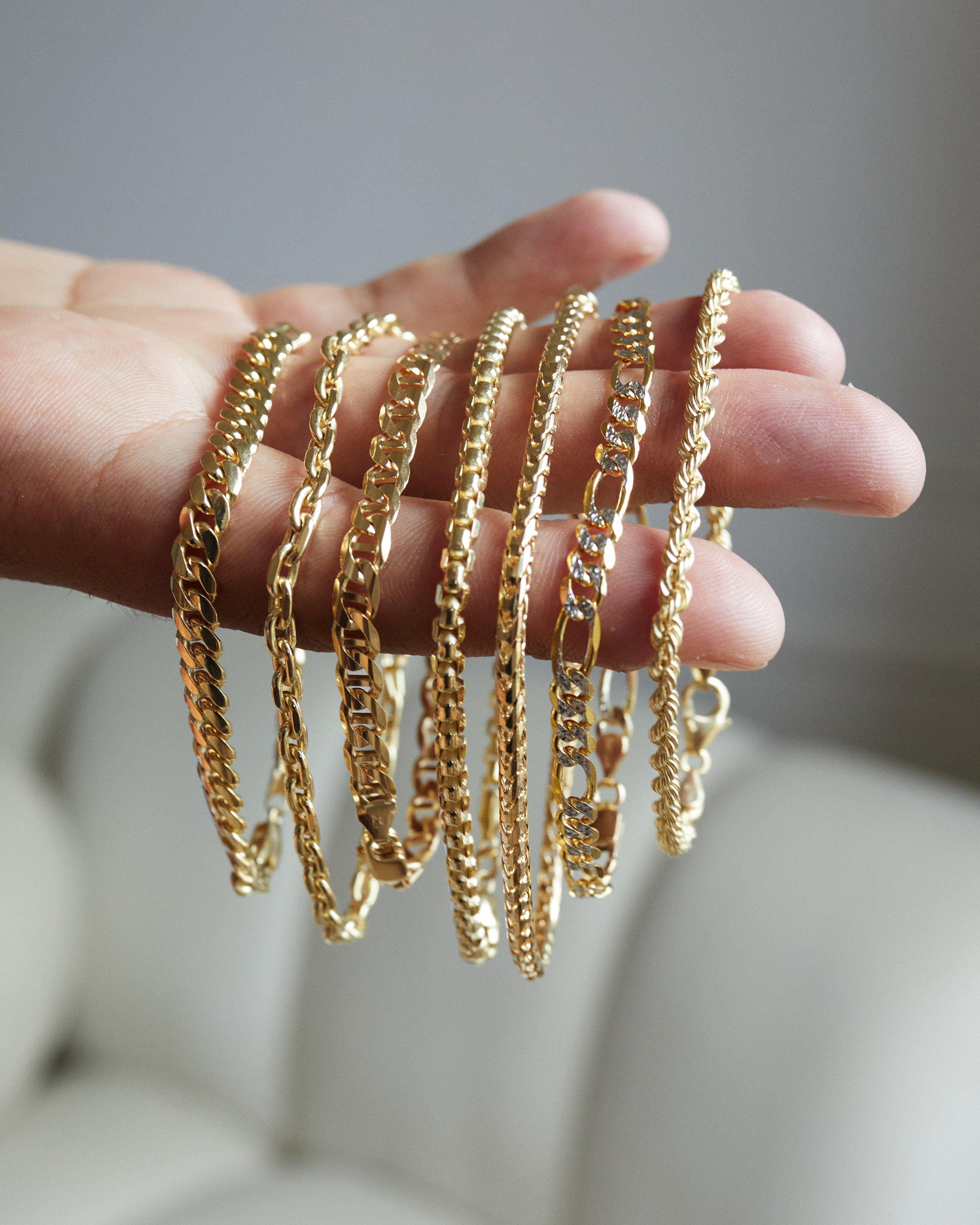 https://cdn.shopify.com/s/files/1/0092/1311/6521/products/10kt-gold-cable-bracelet-008-bracelet-bijoux-signe-luxo-912256.jpg?v=1762531718